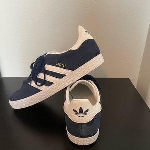 Blue suede gazelle adidas with white soles. Worn three times basically brand new